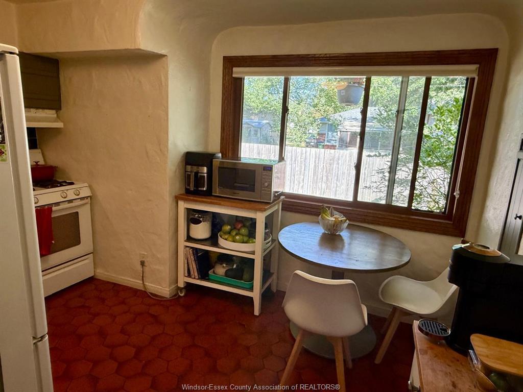 2380 Cabana Road, Windsor, ON