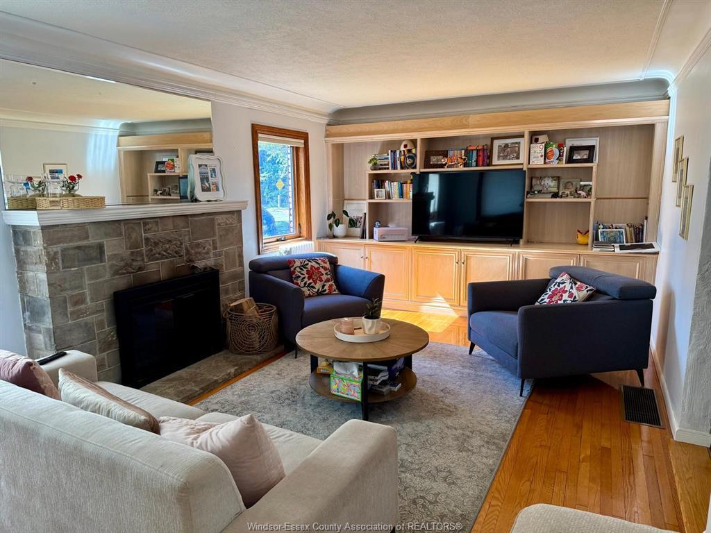 2380 Cabana Road, Windsor, ON