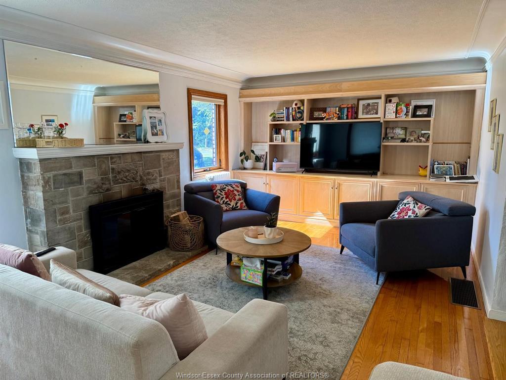 2380 Cabana Road, Windsor, ON