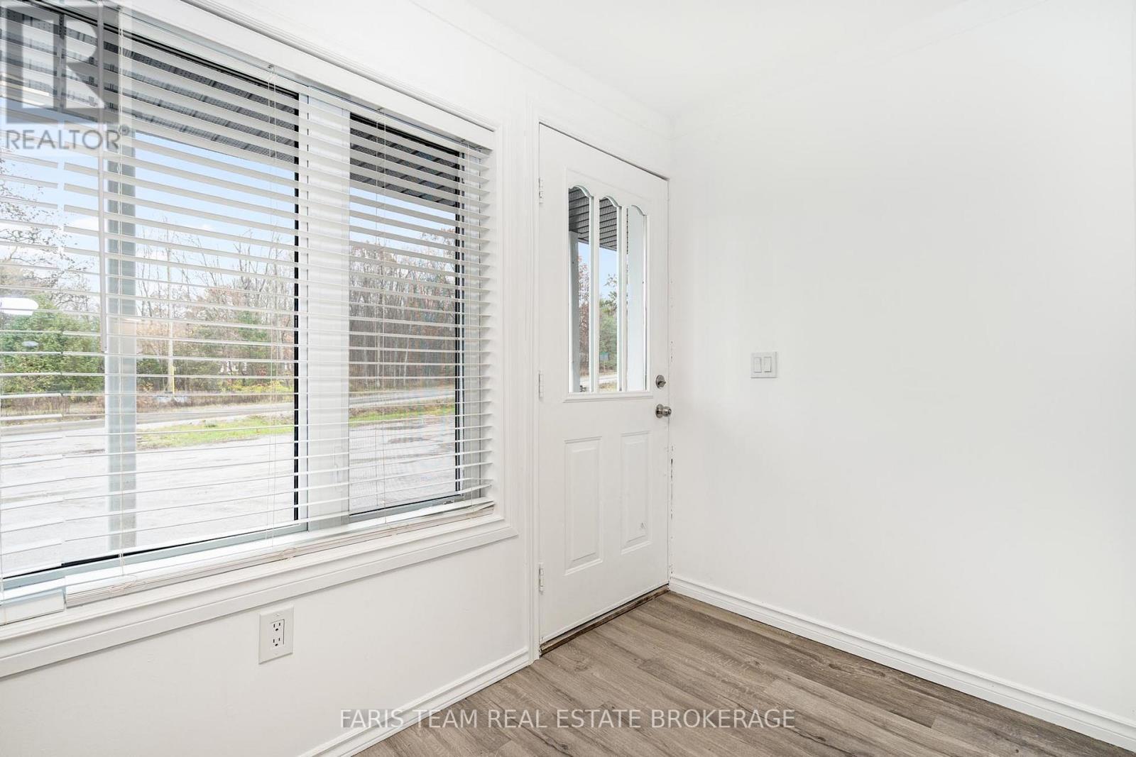 5880 Rama Dalton Boundary Road, Ramara, ON - Indoor Photo Showing Other Room