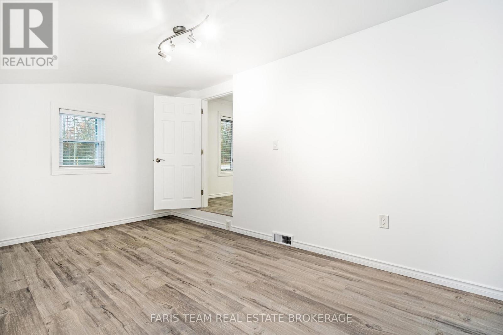 5880 Rama Dalton Boundary Road, Ramara, ON - Indoor Photo Showing Other Room