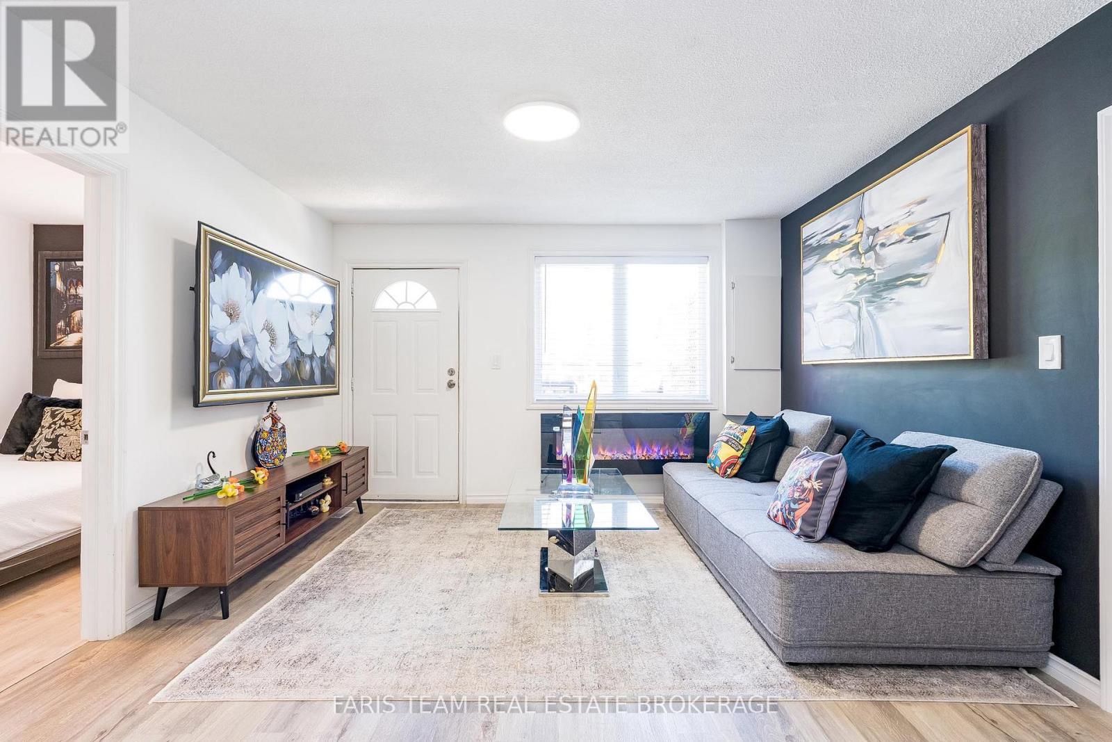 5880 Rama Dalton Boundary Road, Ramara, ON - Indoor Photo Showing Living Room
