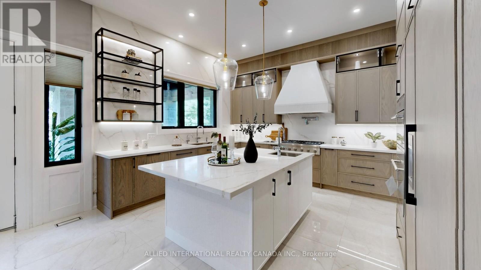 3 Earl Cook Drive, Whitchurch-Stouffville, ON - Indoor Photo Showing Kitchen With Upgraded Kitchen