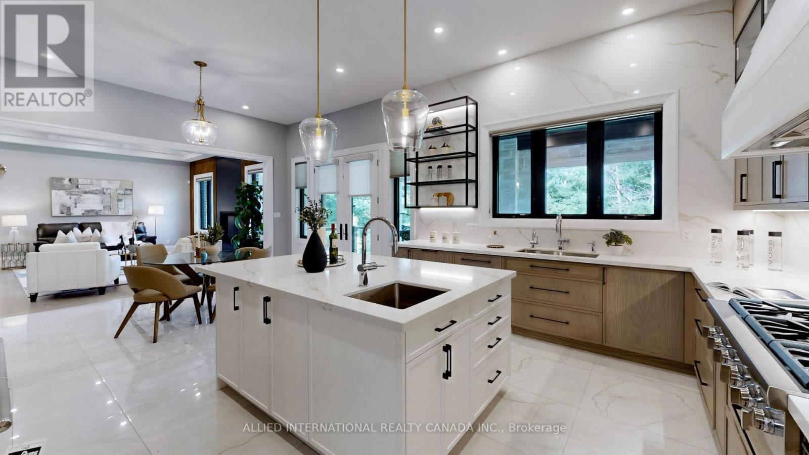 3 Earl Cook Drive, Whitchurch-Stouffville, ON - Indoor Photo Showing Kitchen With Upgraded Kitchen