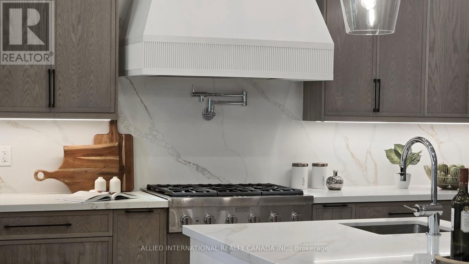 3 Earl Cook Drive, Whitchurch-Stouffville, ON - Indoor Photo Showing Kitchen With Upgraded Kitchen