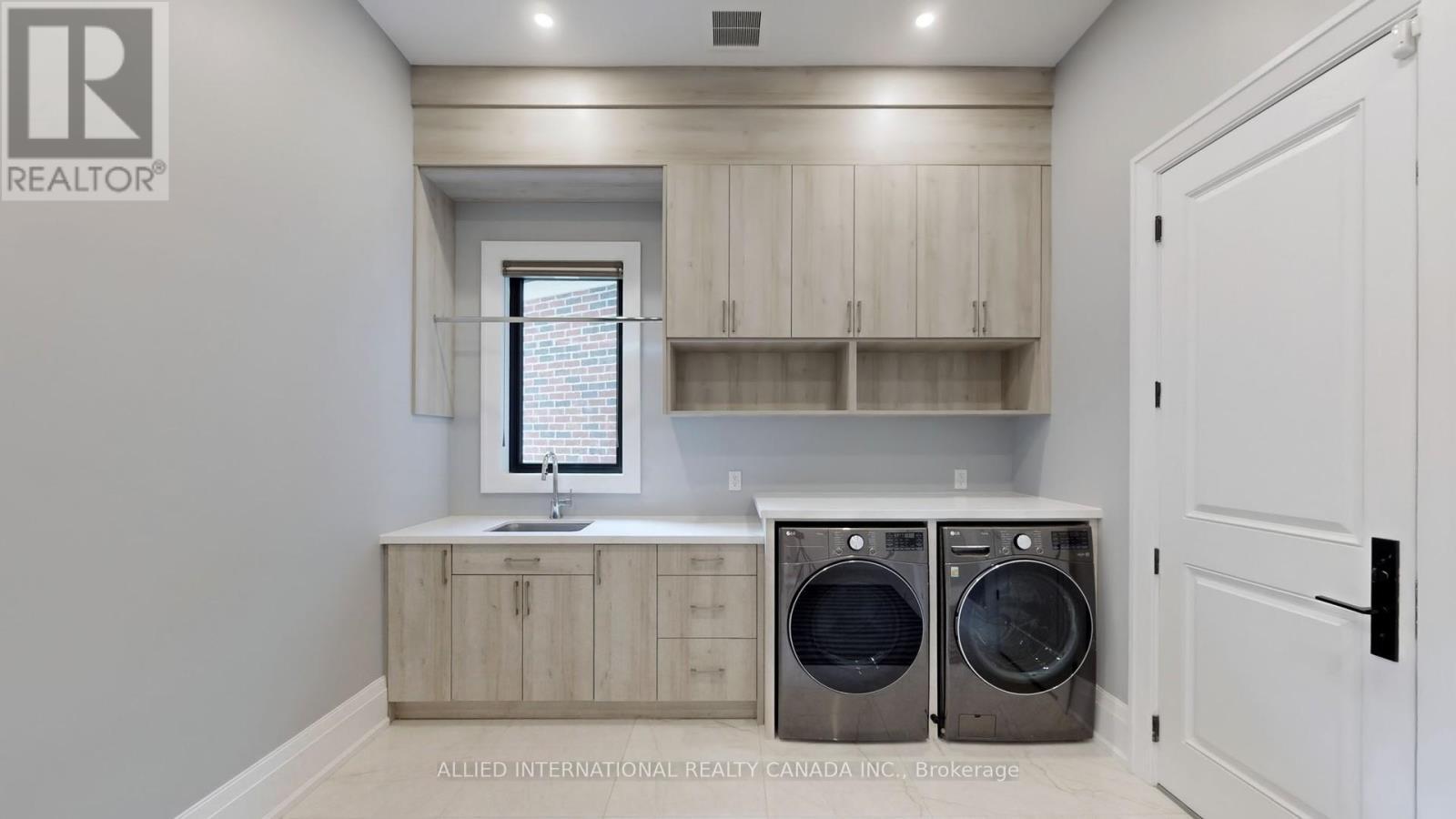 3 Earl Cook Drive, Whitchurch-Stouffville, ON - Indoor Photo Showing Laundry Room