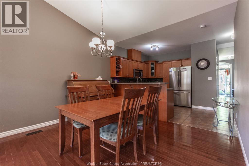 11925 Cobblestone Crescent, Windsor, ON - Indoor Photo Showing Dining Room