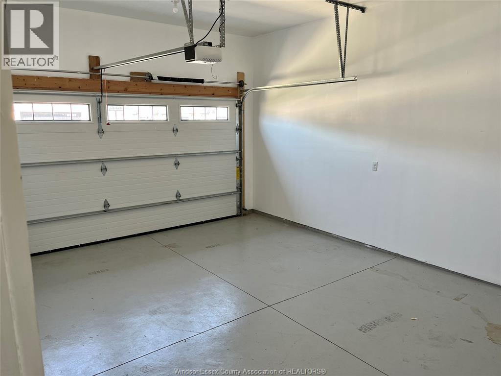 402 Westcott, Amherstburg, ON - Indoor Photo Showing Garage