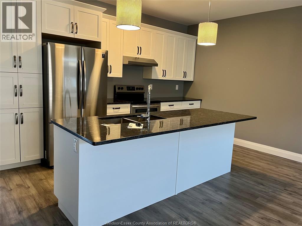 402 Westcott, Amherstburg, ON - Indoor Photo Showing Kitchen