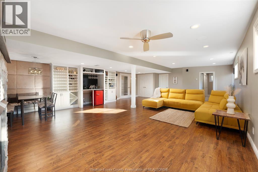 123 Pheasant Run, Lakeshore, ON - Indoor Photo Showing Living Room