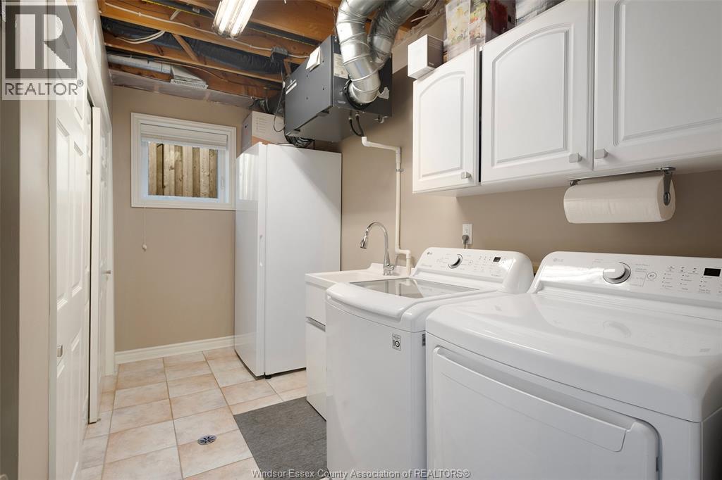 123 Pheasant Run, Lakeshore, ON - Indoor Photo Showing Laundry Room