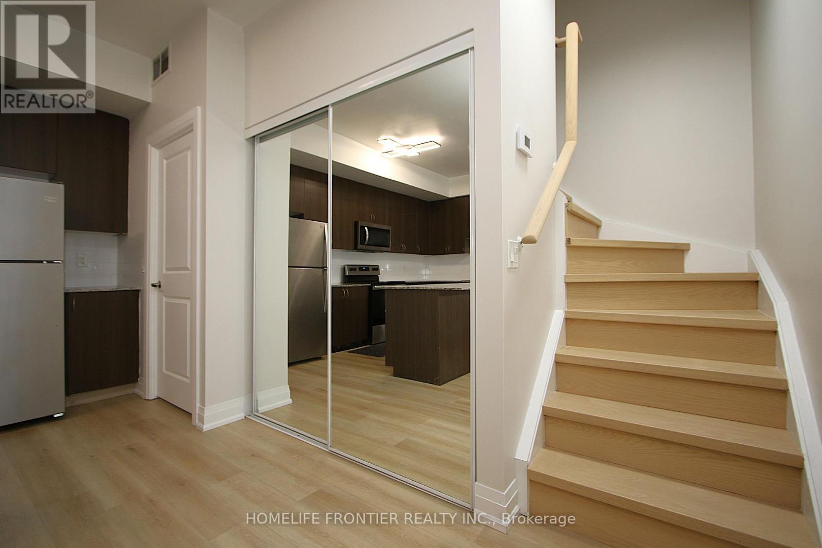 Brand New Staircase - C1302 - 5299 Highway 7 Road, Vaughan, ON - Indoor Photo Showing Other Room