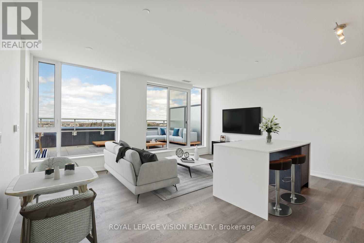 907 - 6 David Eyer Road, Richmond Hill, ON - Indoor Photo Showing Living Room