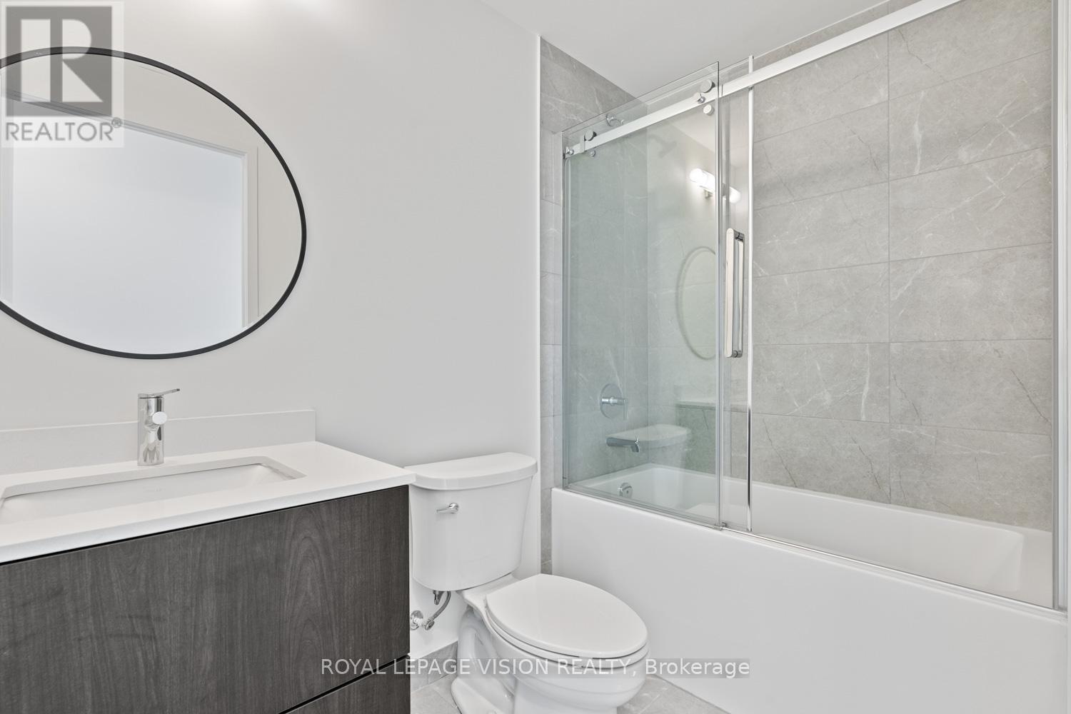 907 - 6 David Eyer Road, Richmond Hill, ON - Indoor Photo Showing Bathroom