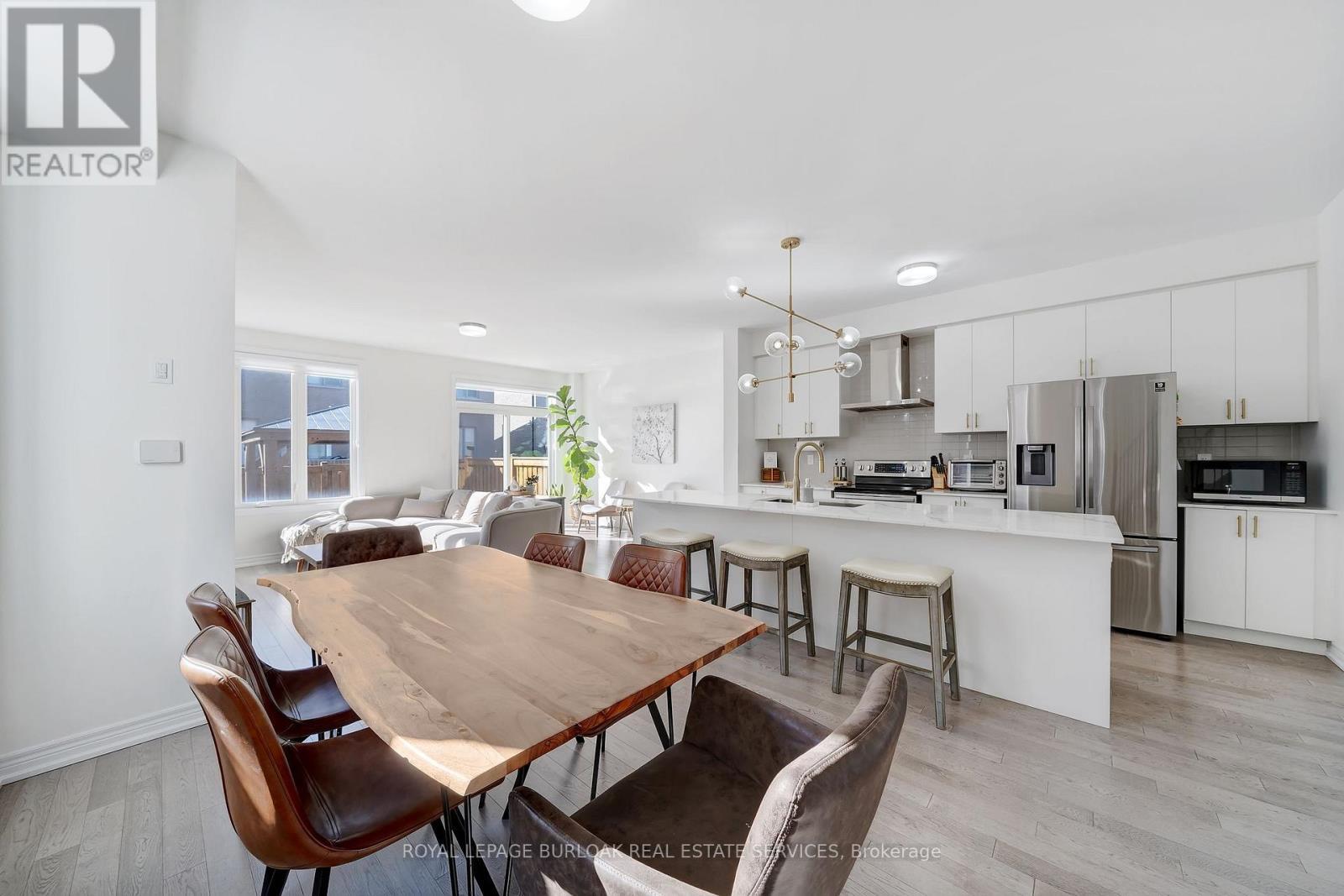 1264 Chee Chee Landing, Milton, ON - Indoor Photo Showing Dining Room