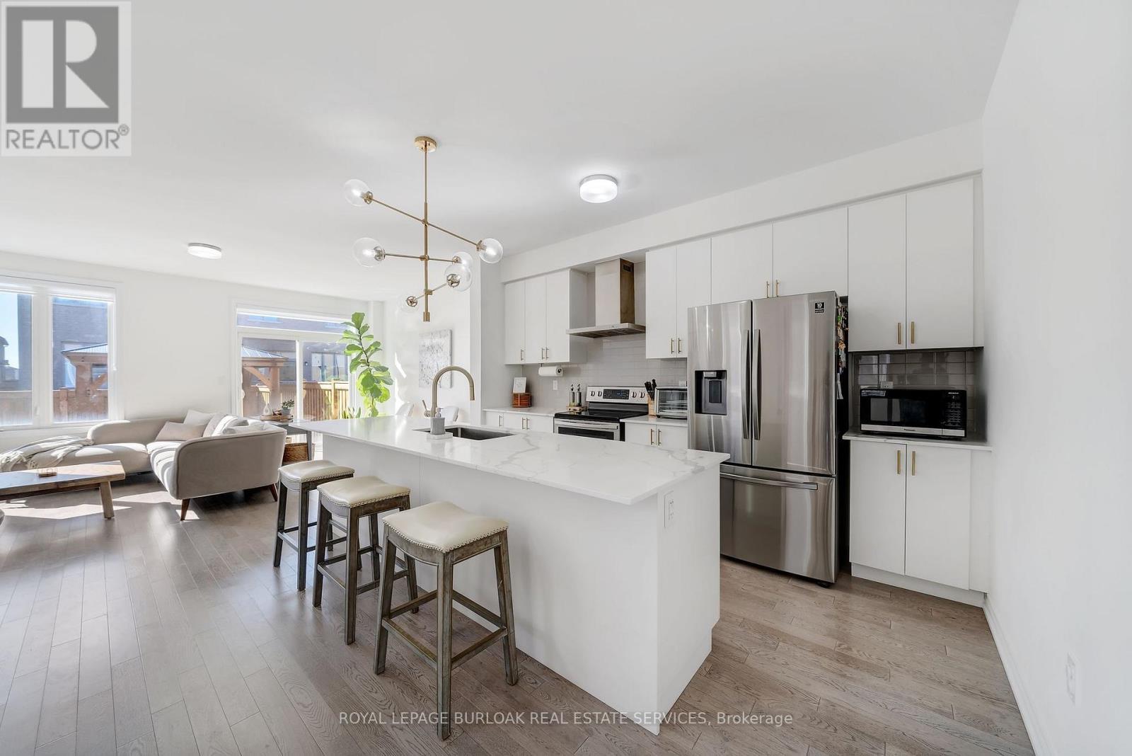 1264 Chee Chee Landing, Milton, ON - Indoor Photo Showing Kitchen With Upgraded Kitchen