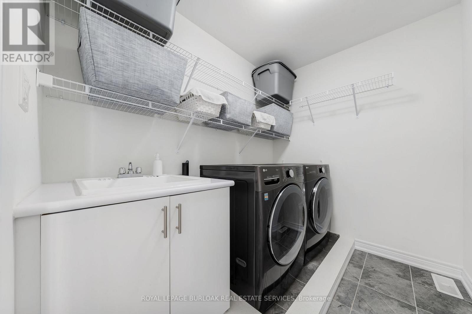 1264 Chee Chee Landing, Milton, ON - Indoor Photo Showing Laundry Room