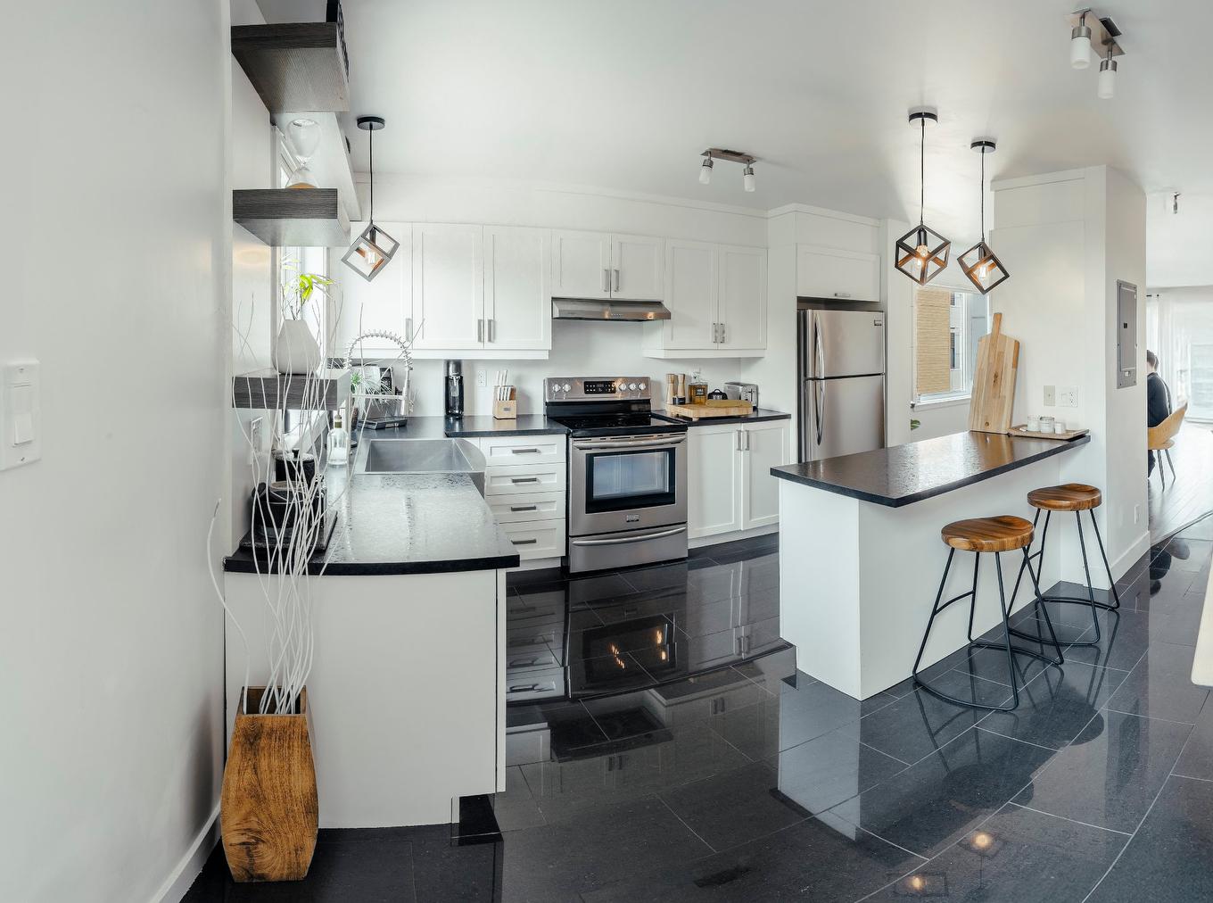 Kitchen - E-7580 Boul. Wilfrid-Hamel, Québec (Sainte-Foy/Sillery/Cap-Rouge), QC - Indoor Photo Showing Kitchen With Upgraded Kitchen
