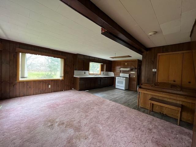 11 Theker Street, Stratton, ON - Indoor Photo Showing Other Room