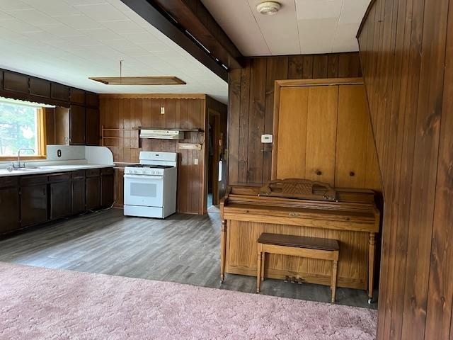 11 Theker Street, Stratton, ON - Indoor Photo Showing Kitchen