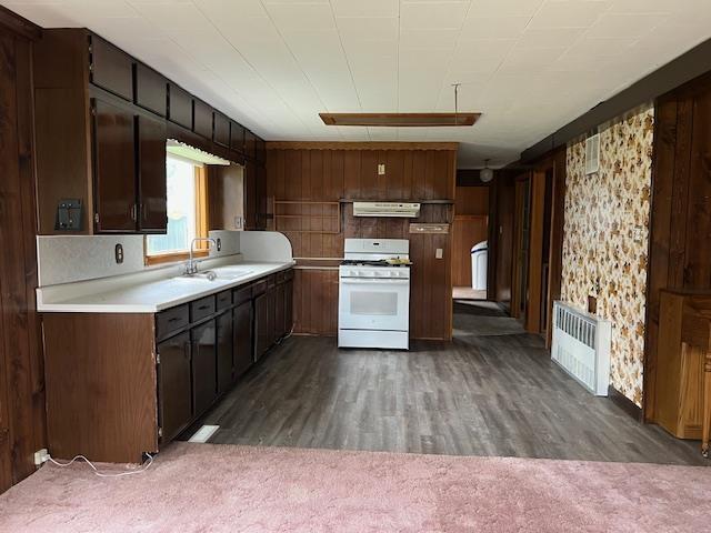 11 Theker Street, Stratton, ON - Indoor Photo Showing Kitchen
