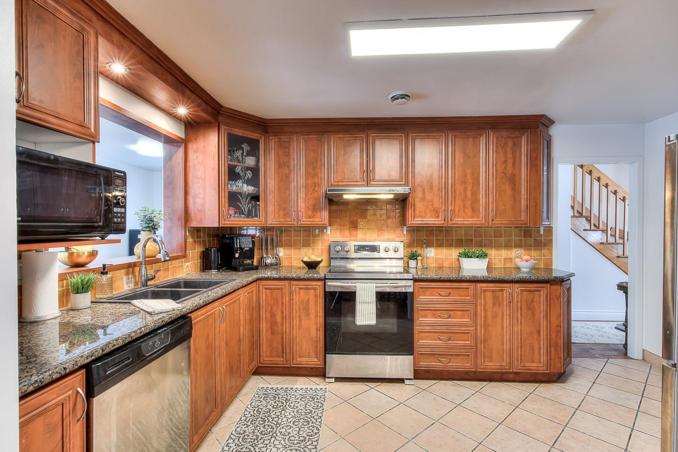 Cuisine - 3298 Rue Élodie, Laval (Fabreville), QC - Indoor Photo Showing Kitchen With Double Sink