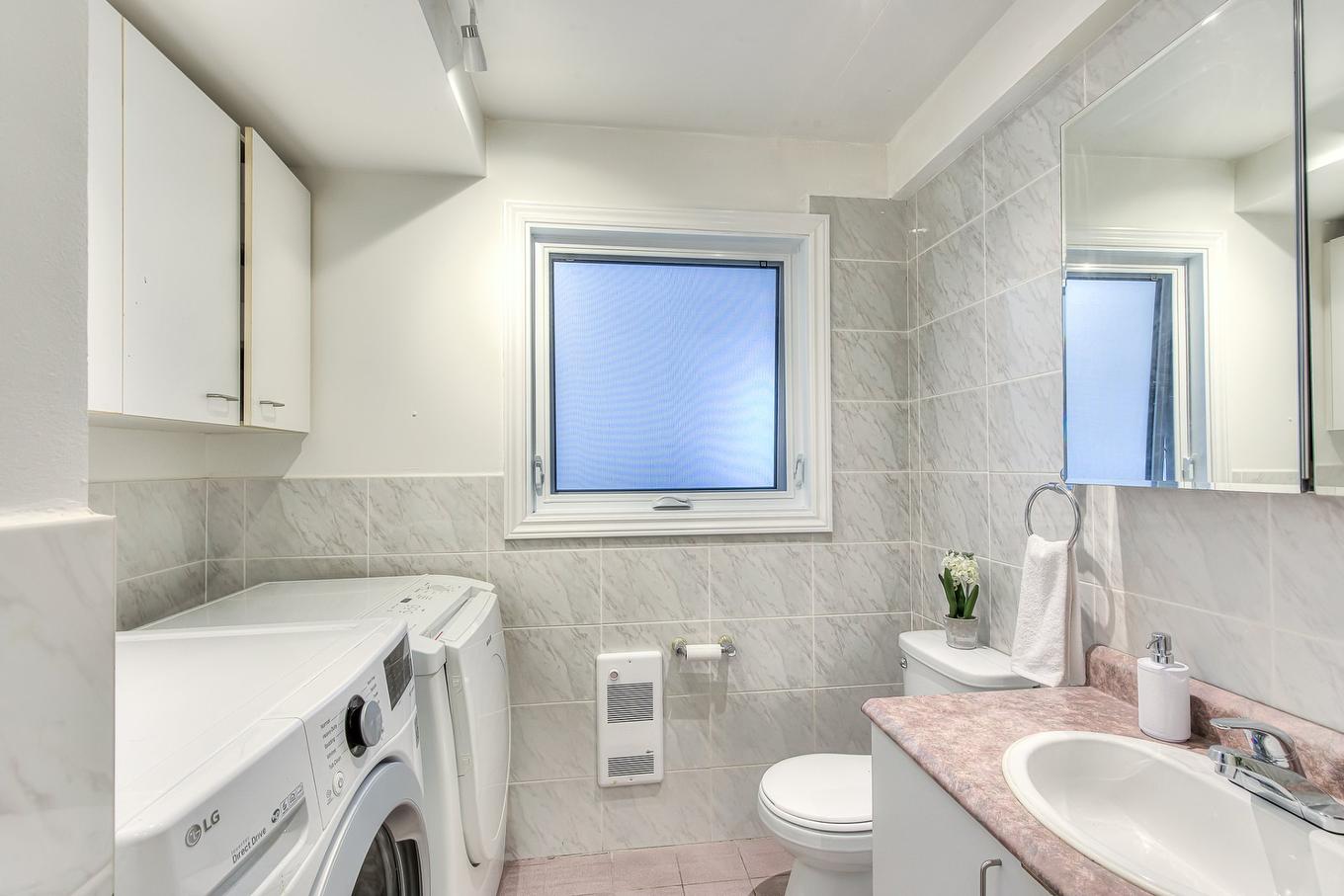 Salle de bains - 3298 Rue Élodie, Laval (Fabreville), QC - Indoor