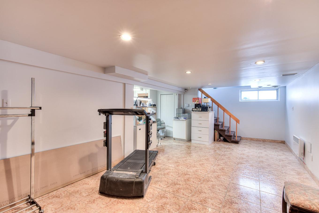 Salle familiale - 3298 Rue Élodie, Laval (Fabreville), QC - Indoor Photo Showing Gym Room