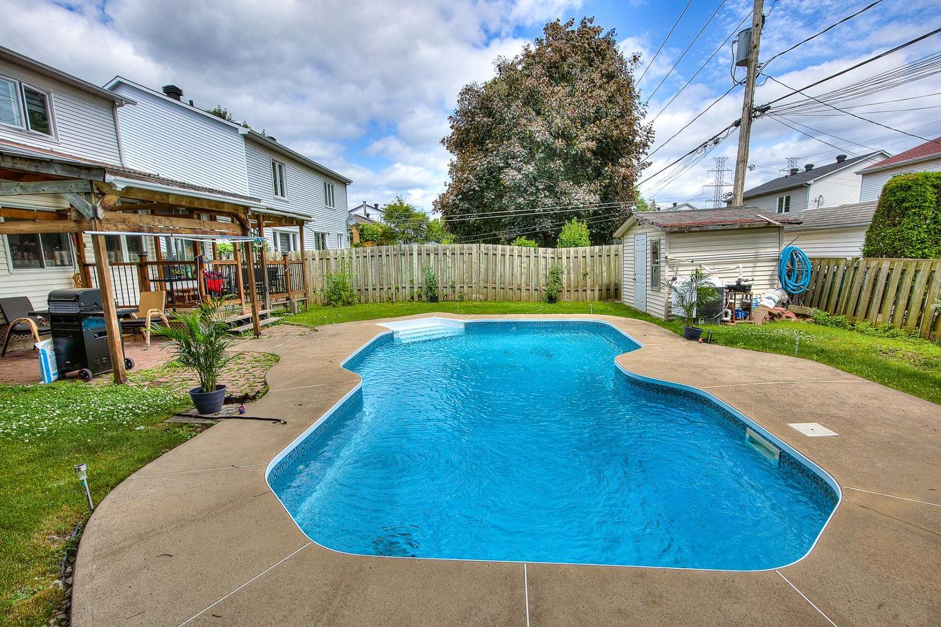 Piscine - 3298 Rue Élodie, Laval (Fabreville), QC - Outdoor With In Ground Pool With Backyard With Exterior