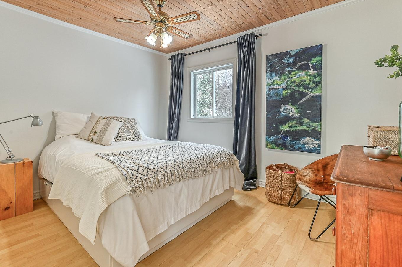 Chambre à coucher principale - 135 Ch. Bisson N., Amherst, QC - Indoor Photo Showing Bedroom