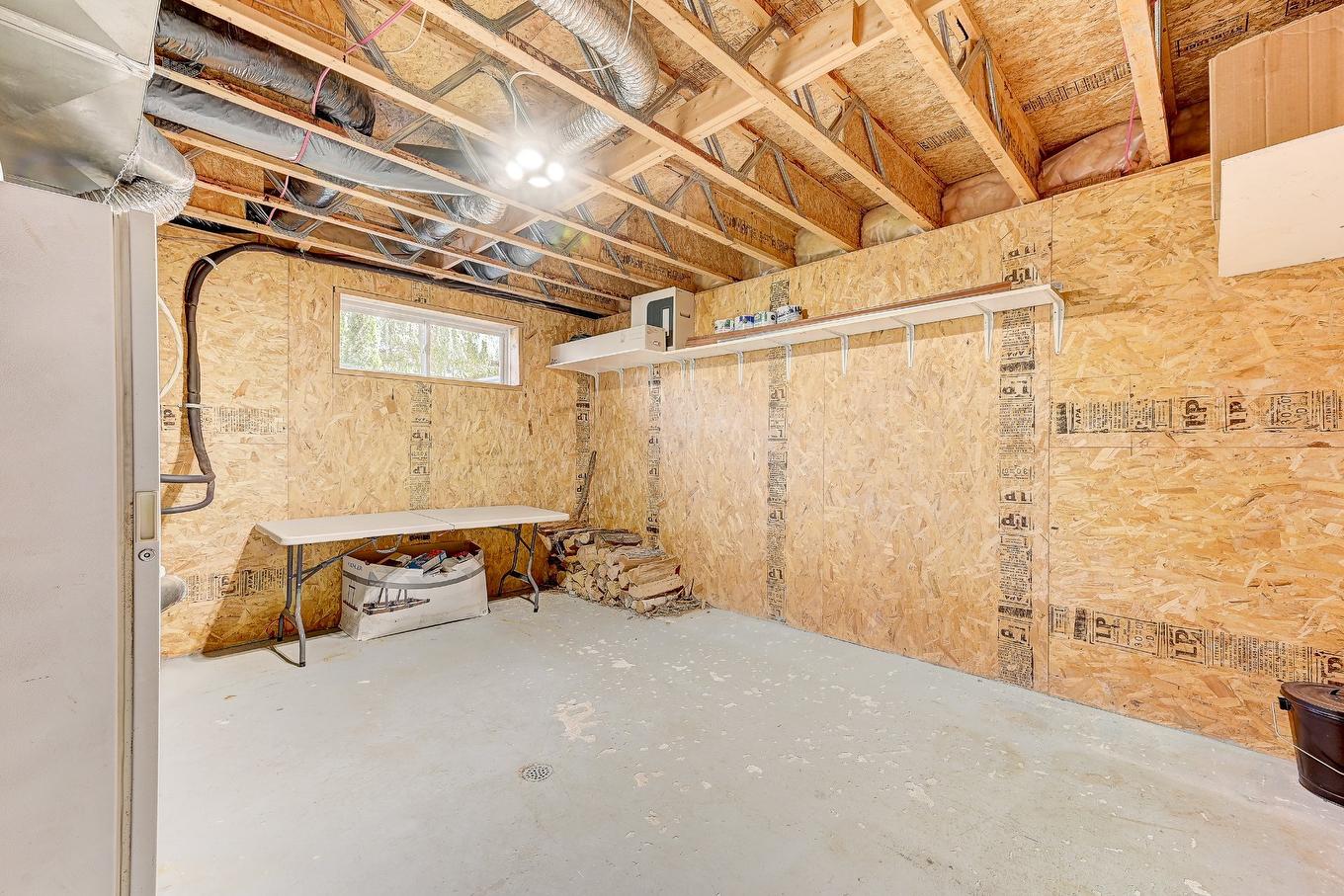 Rangement - 51 Rue Anatole-Touchette, Saint-Jean-Sur-Richelieu, QC - Indoor Photo Showing Basement