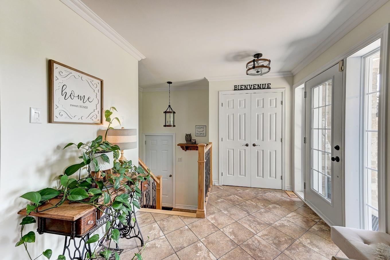 Hall d'entrée/Vestibule - 51 Rue Anatole-Touchette, Saint-Jean-Sur-Richelieu, QC - Indoor Photo Showing Other Room