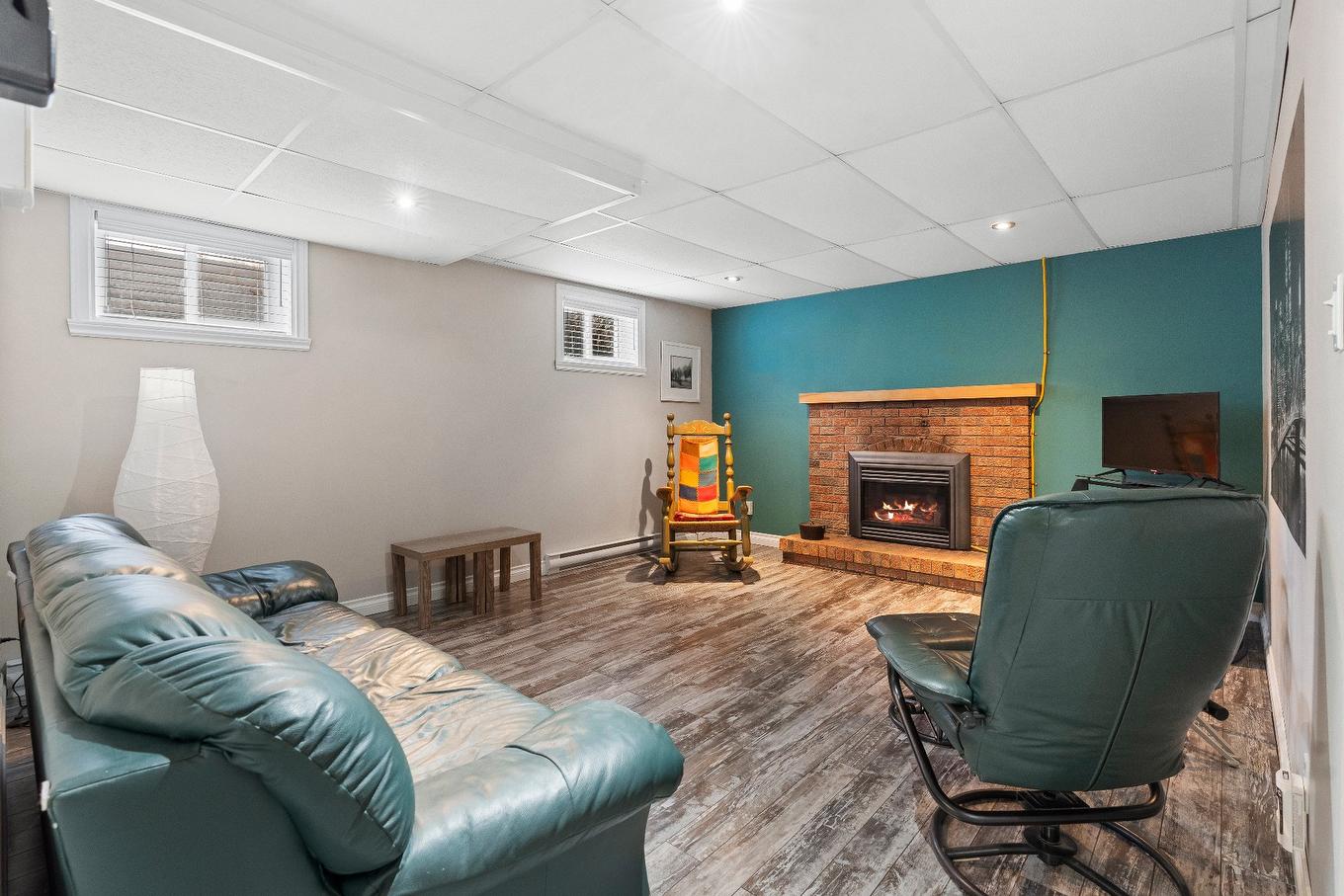 Salle familiale - 112 Rue Des Laquiers, Lévis (Desjardins), QC - Indoor Photo Showing Other Room With Fireplace