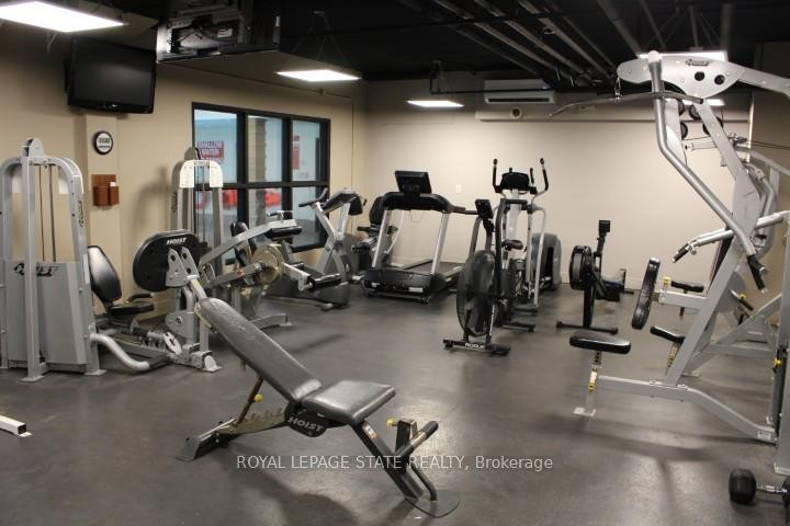 1507-150 Charlton Avenue E, Hamilton, ON - Indoor Photo Showing Gym Room