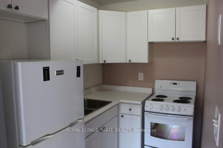 1507-150 Charlton Avenue E, Hamilton, ON - Indoor Photo Showing Kitchen