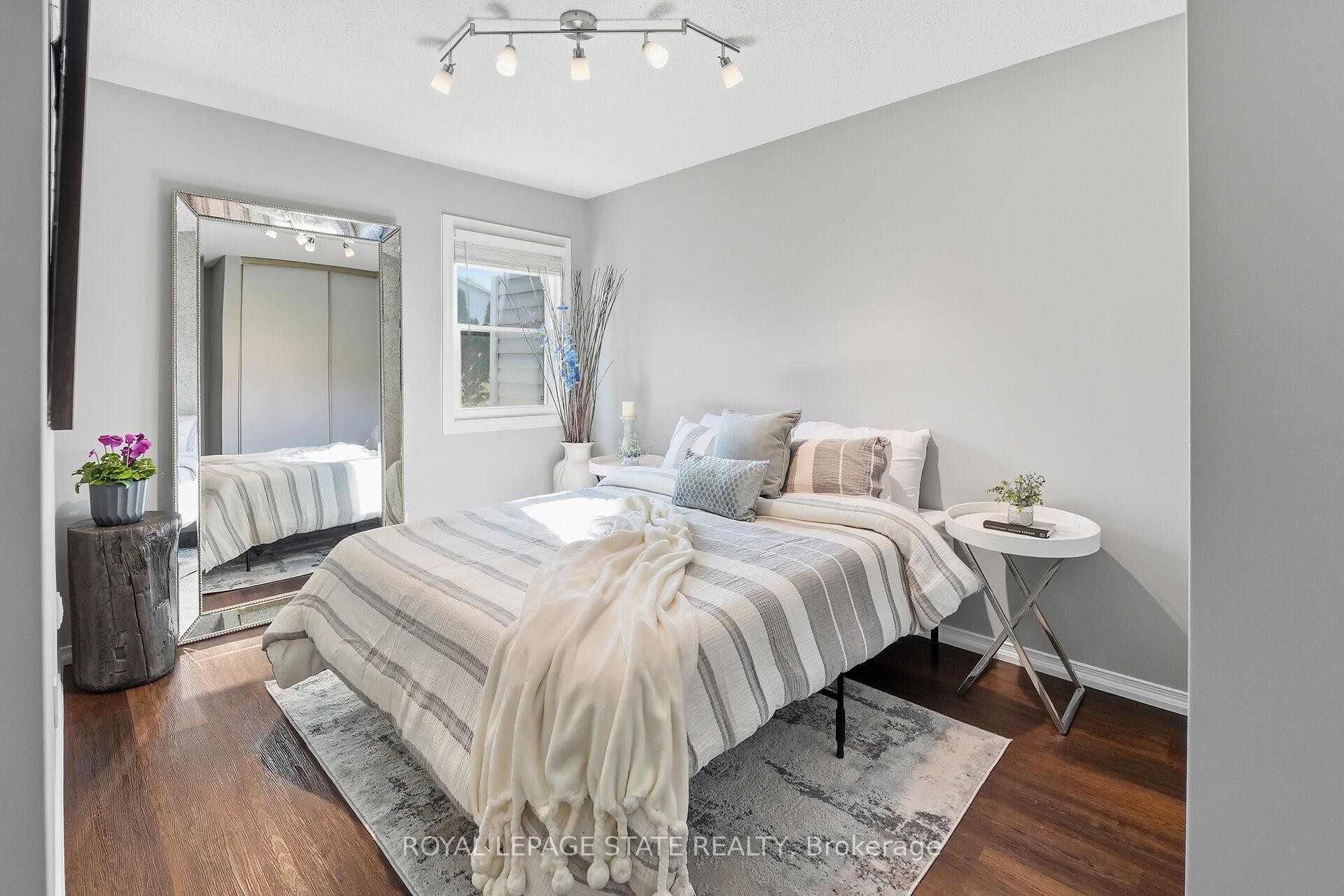 9-55 Kerman Avenue, Grimsby, ON - Indoor Photo Showing Bedroom