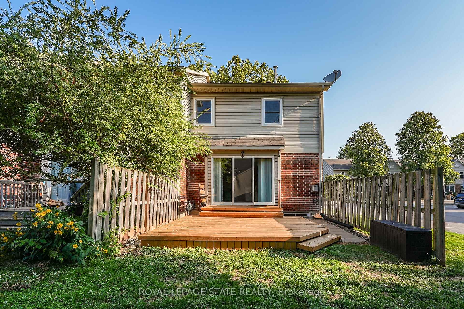 9-55 Kerman Avenue, Grimsby, ON - Outdoor With Deck Patio Veranda