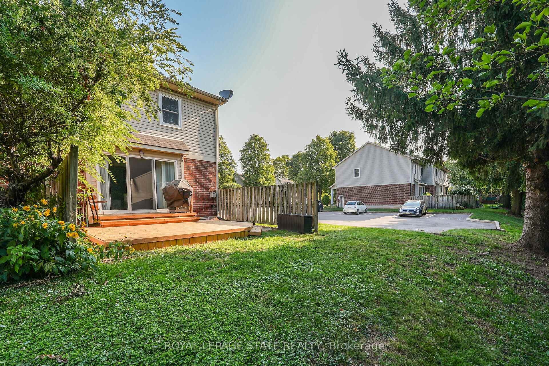9-55 Kerman Avenue, Grimsby, ON - Outdoor With Deck Patio Veranda