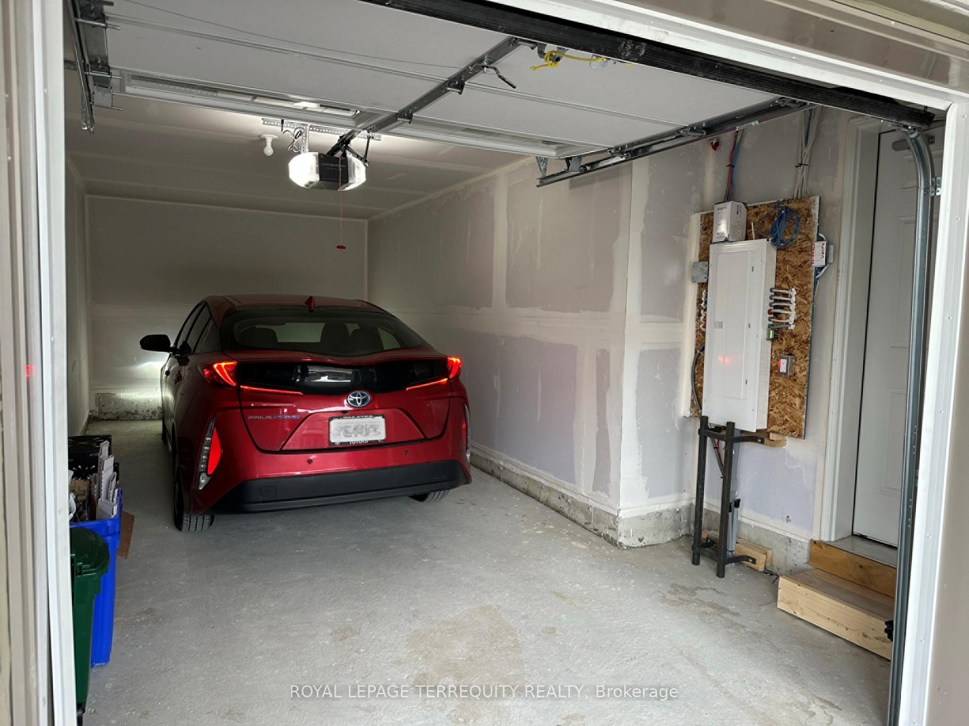 69 Therma Crescent, Markham, ON - Indoor Photo Showing Garage