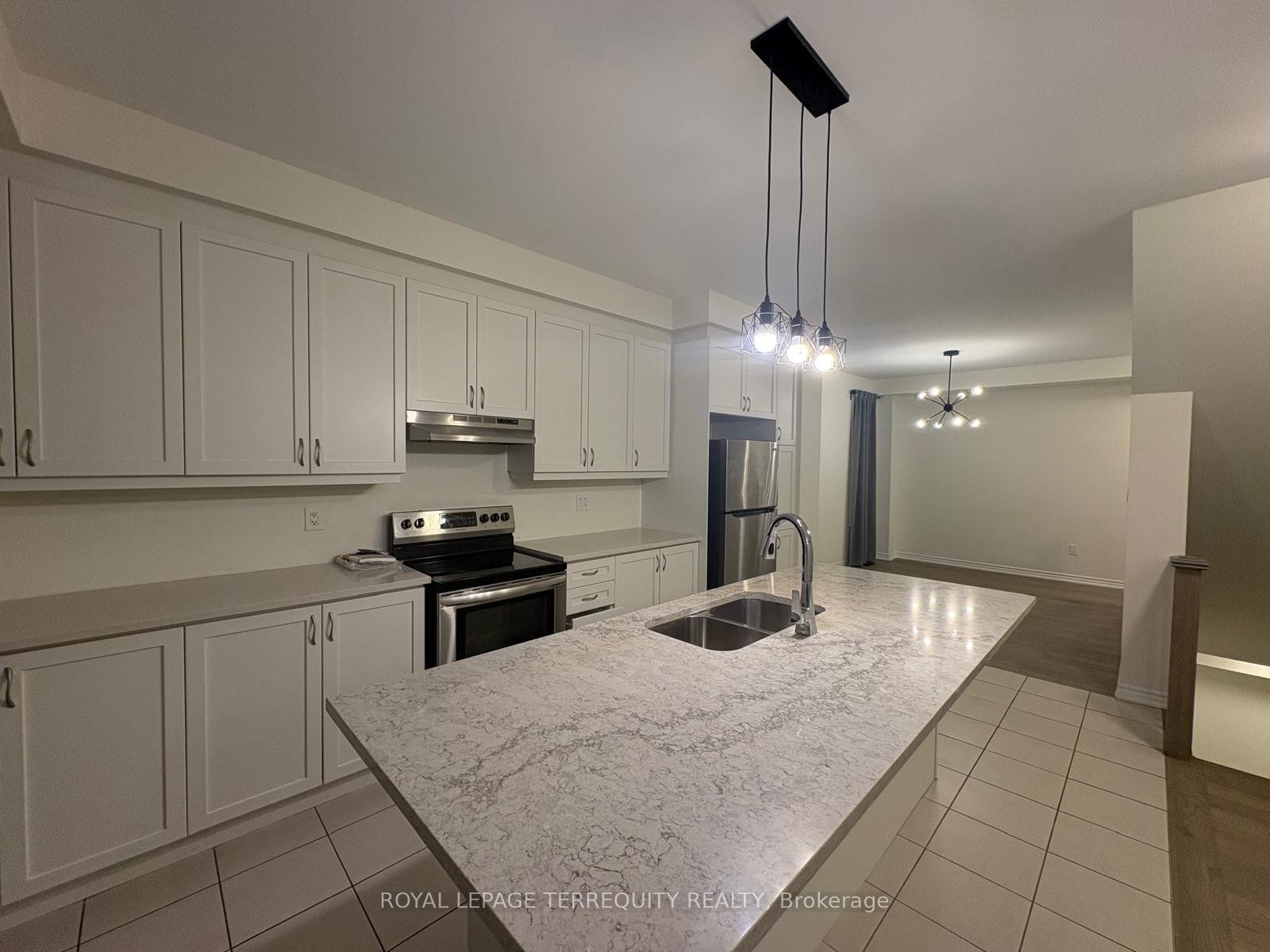 69 Therma Crescent, Markham, ON - Indoor Photo Showing Kitchen With Double Sink