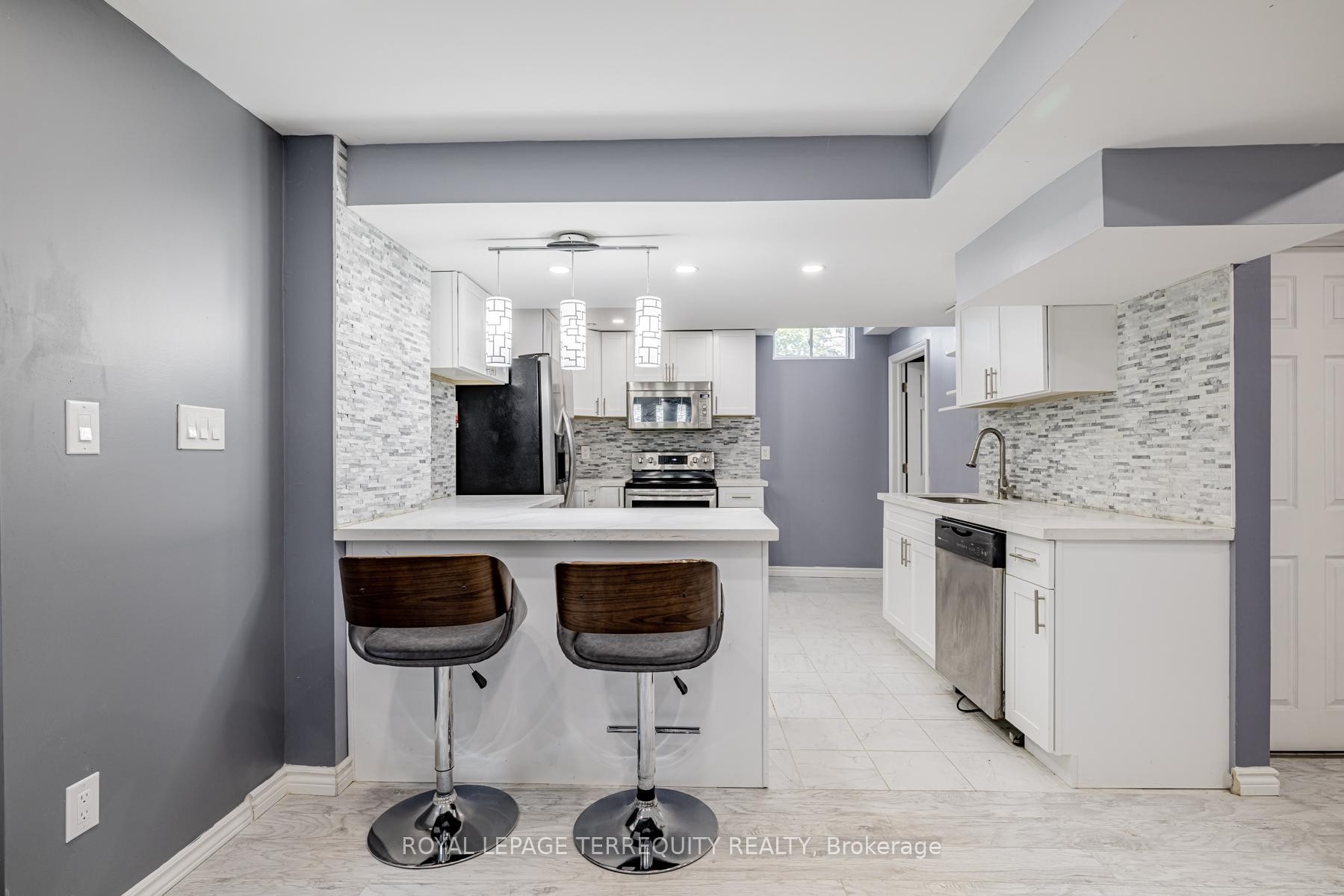Bsmt-60 Kaitlin Drive, Richmond Hill, ON - Indoor Photo Showing Kitchen