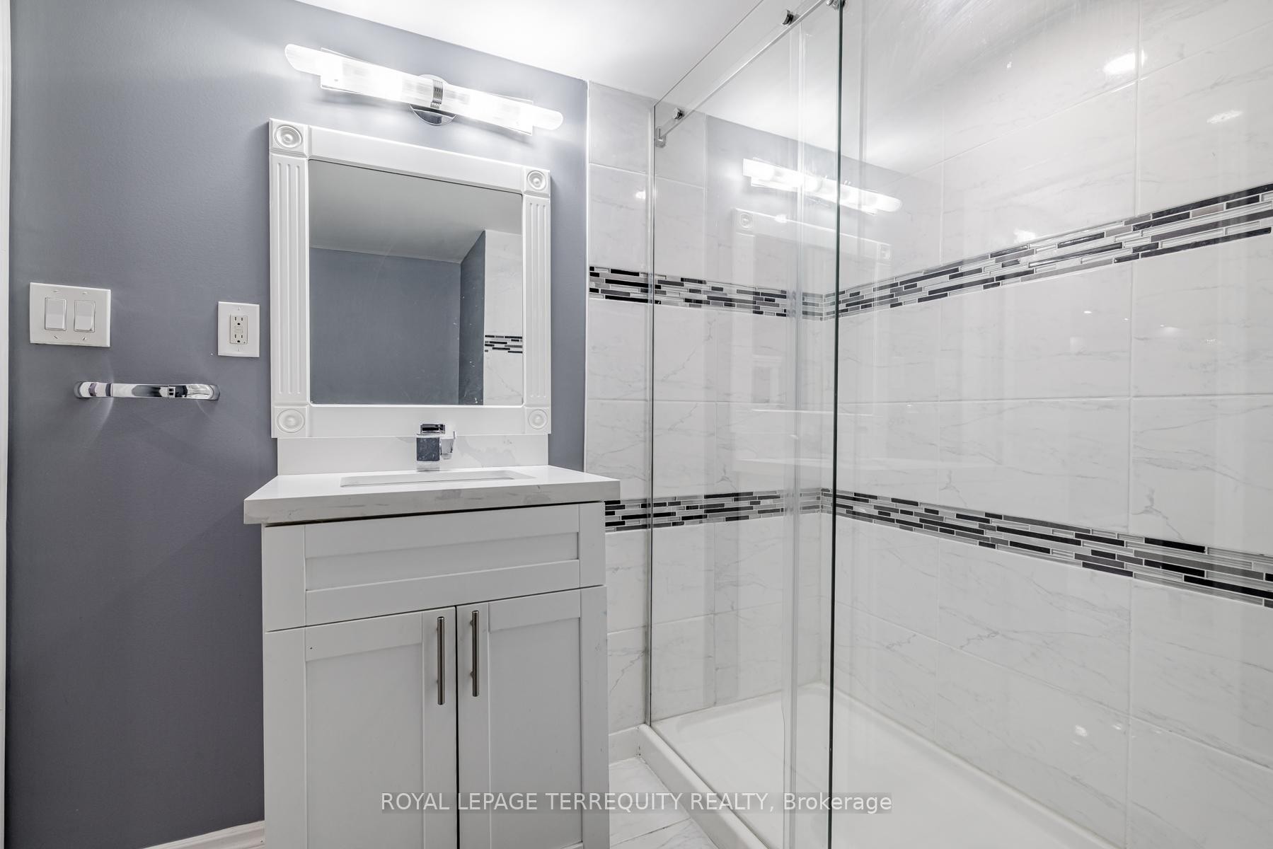 Bsmt-60 Kaitlin Drive, Richmond Hill, ON - Indoor Photo Showing Bathroom