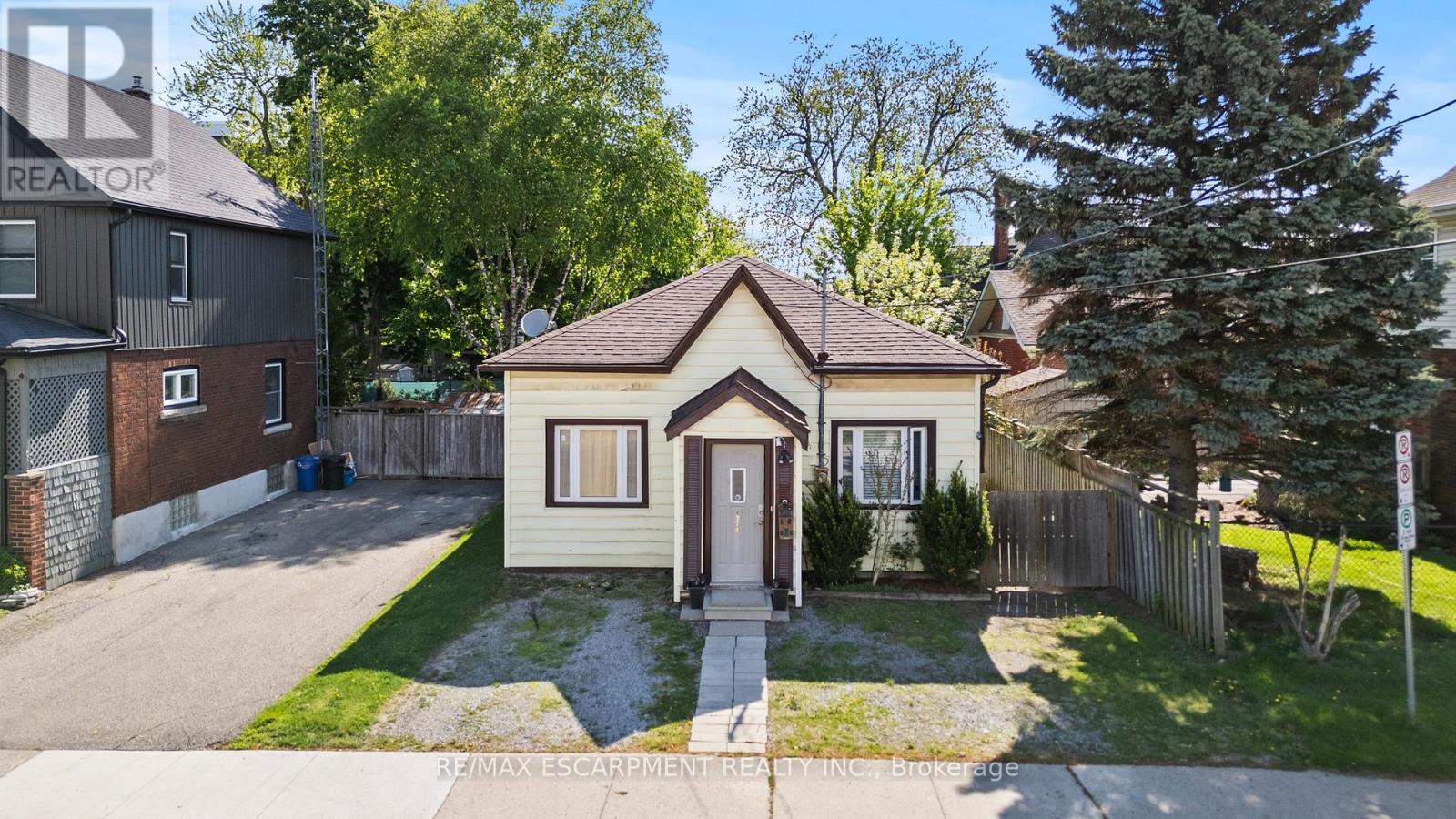 4774 Saint Clair Avenue E, Niagara Falls, ON - Outdoor