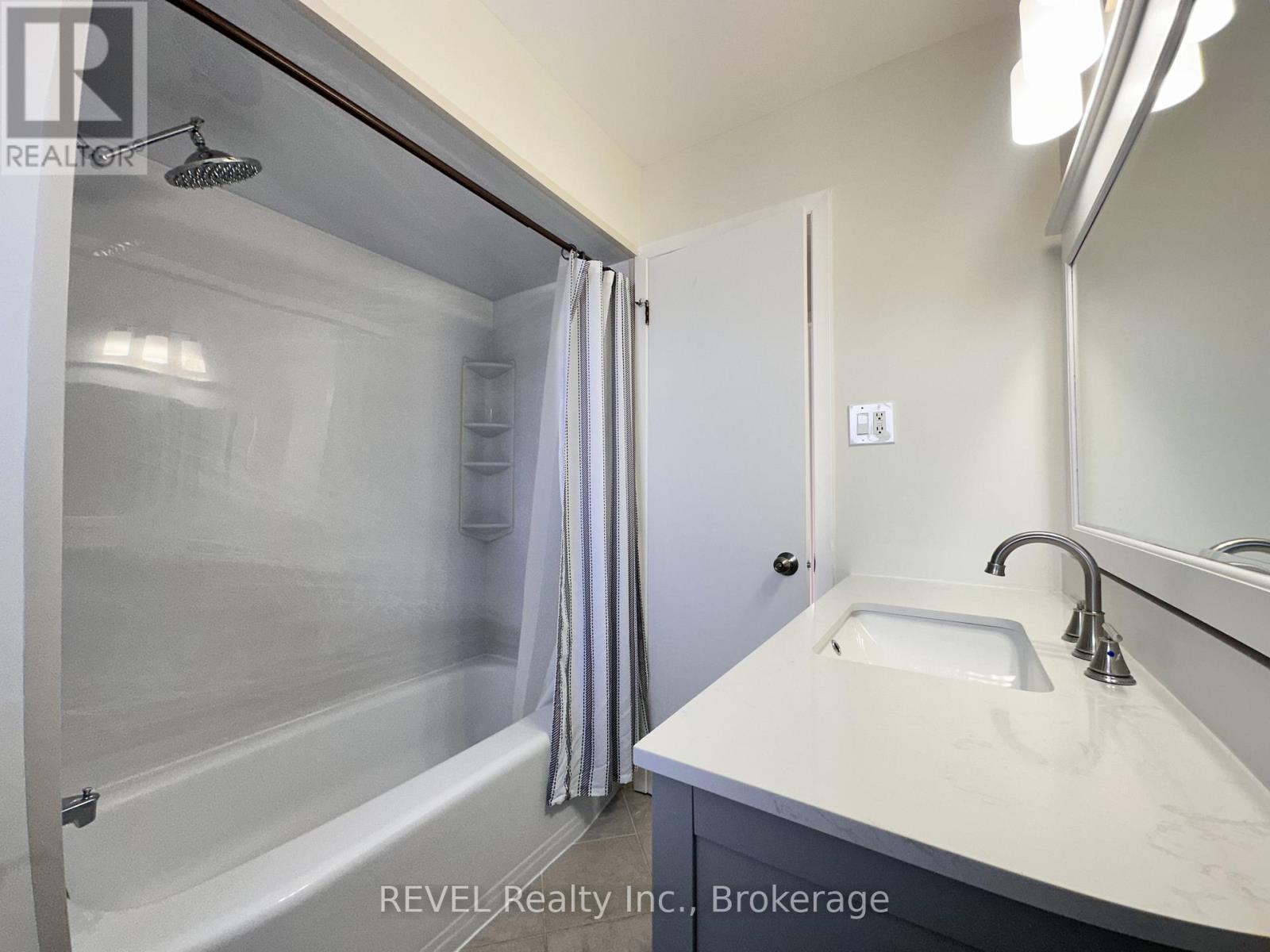 Upper - 7109 Jill Drive, Niagara Falls (Marineland), ON - Indoor Photo Showing Bathroom