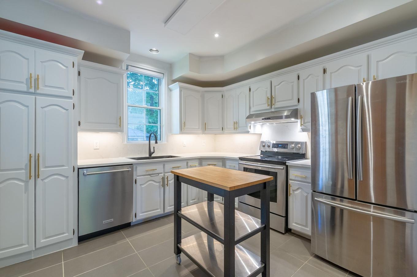Kitchen - 85 Rue Regent, Longueuil (Greenfield Park), QC - Indoor Photo Showing Kitchen With Upgraded Kitchen