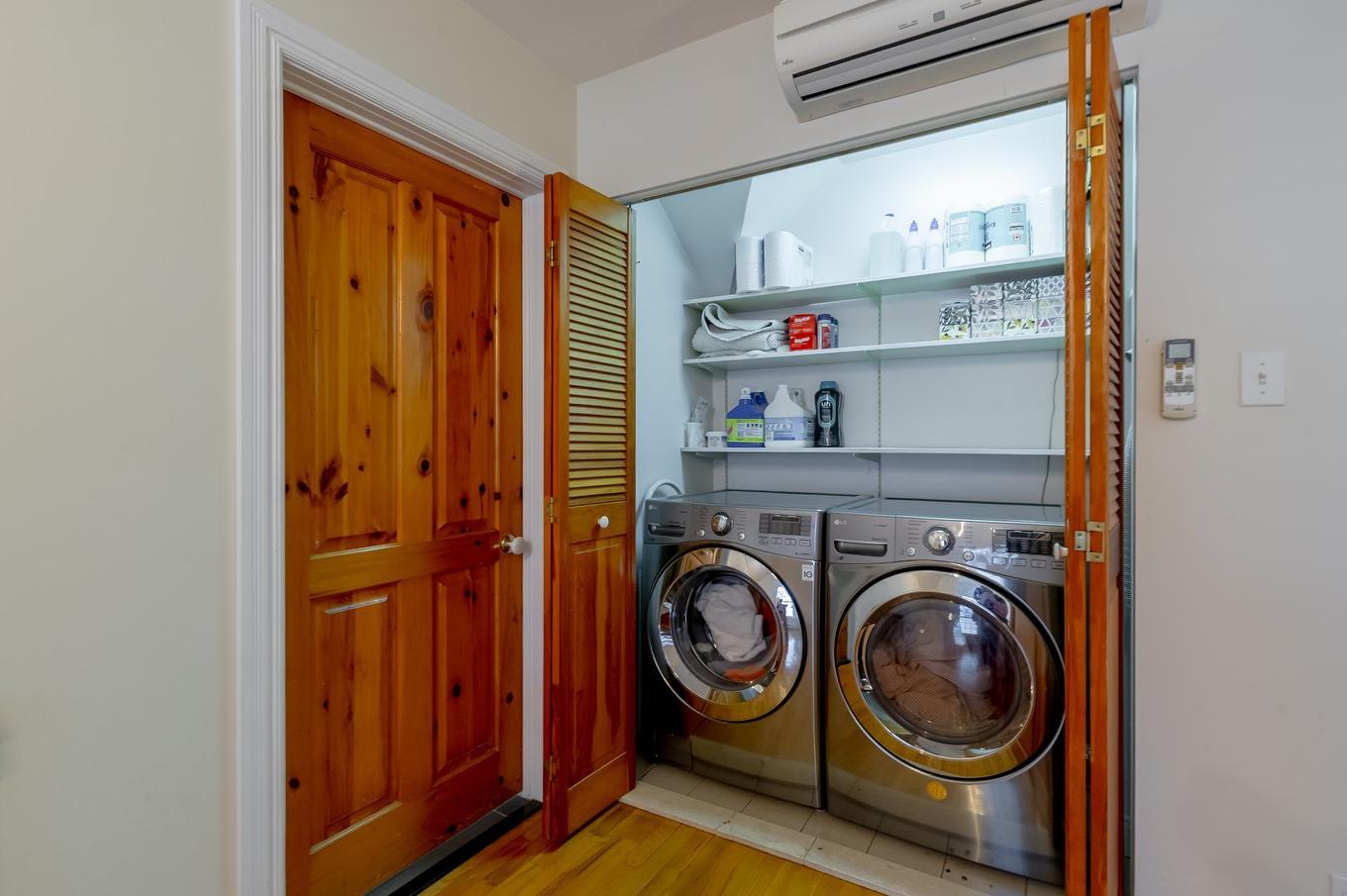 Hall - 85 Rue Regent, Longueuil (Greenfield Park), QC - Indoor Photo Showing Laundry Room