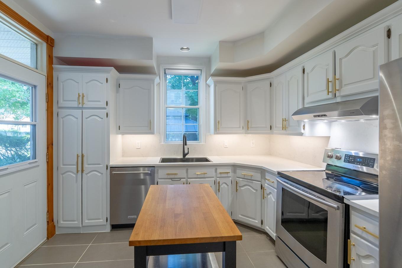 Kitchen - 85 Rue Regent, Longueuil (Greenfield Park), QC - Indoor Photo Showing Kitchen