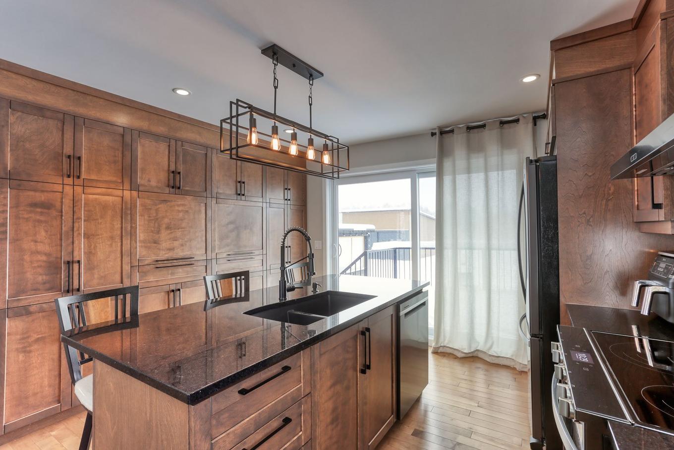 Kitchen - 2870 Ch. Bellevue, Saint-Boniface, QC - Indoor Photo Showing Kitchen With Double Sink With Upgraded Kitchen