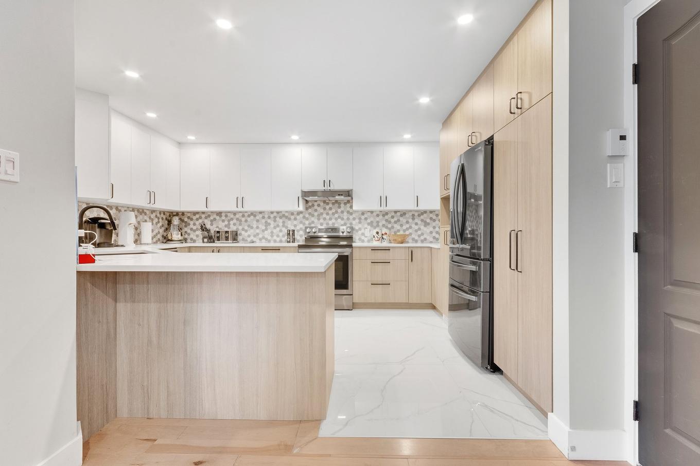 Cuisine - 6641 Ch. Forest, Terrebonne (La Plaine), QC - Indoor Photo Showing Kitchen With Upgraded Kitchen