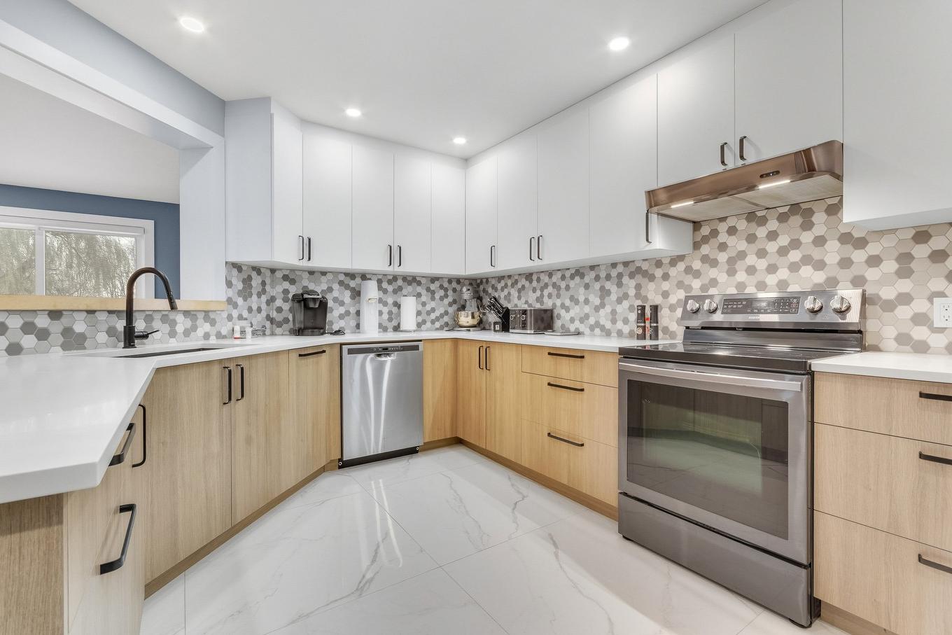 Cuisine - 6641 Ch. Forest, Terrebonne (La Plaine), QC - Indoor Photo Showing Kitchen With Upgraded Kitchen